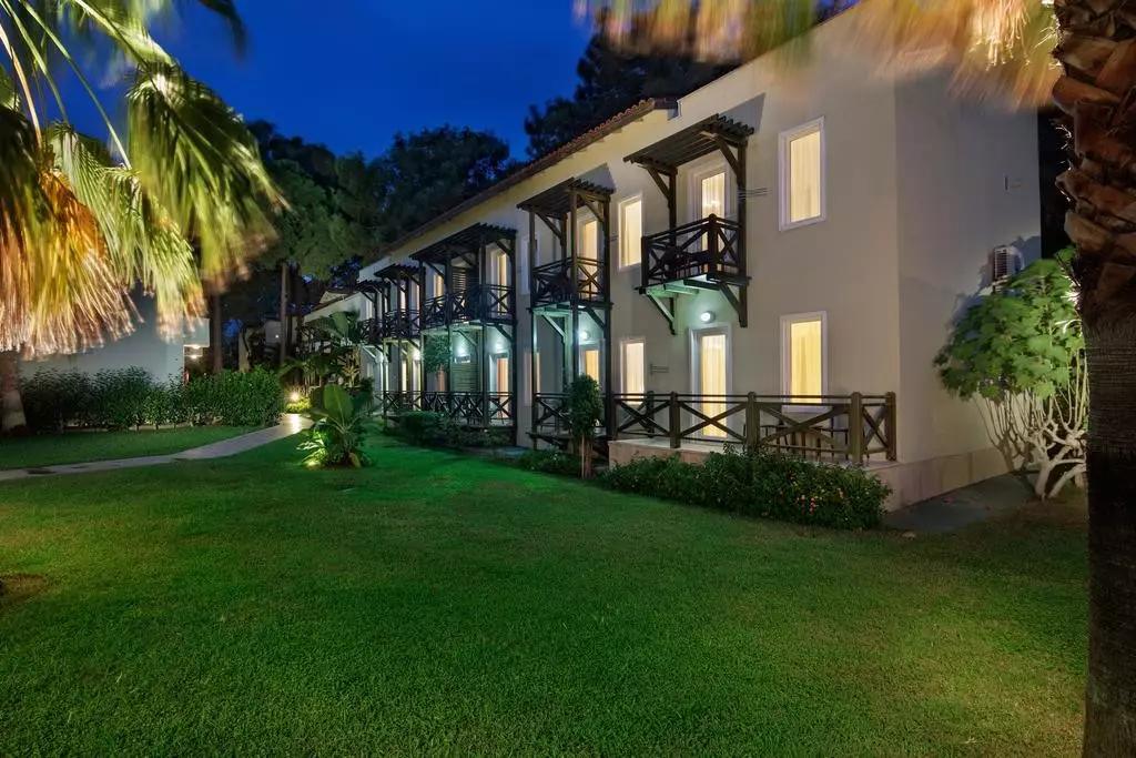 کریستال فلورا بیچ آنتالیا